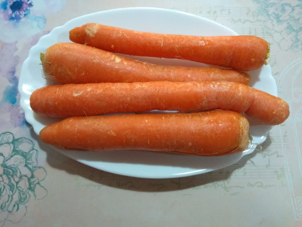 cuatro zanahorias 