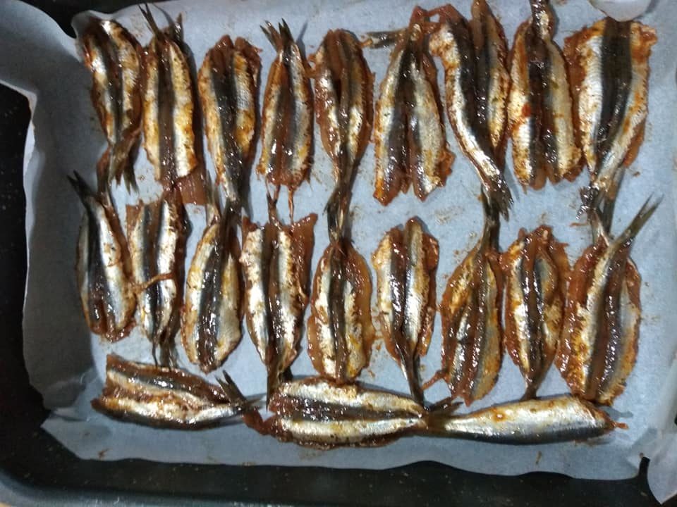 Boquerones o sardinas al horno con adobo moruno