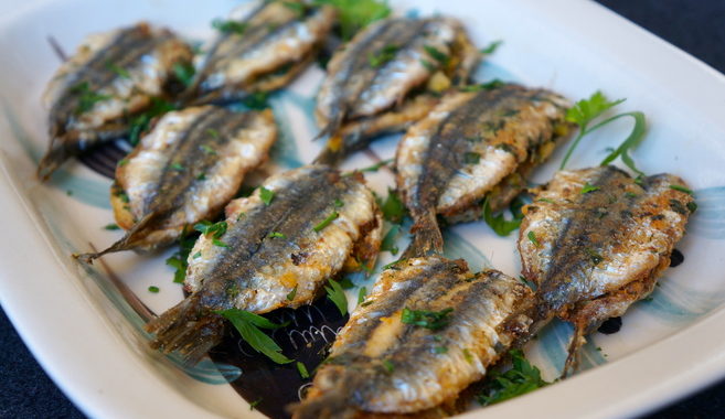 Boquerones o sardinas al horno con adobo moruno