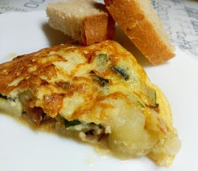 Tortilla de patata con ajetes y calabacín