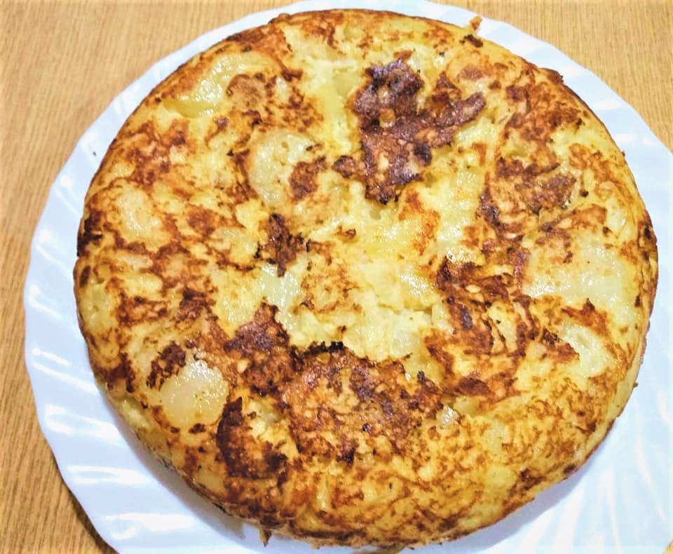 Tortilla de patata sin freír la patata, para no aumentar las calorías