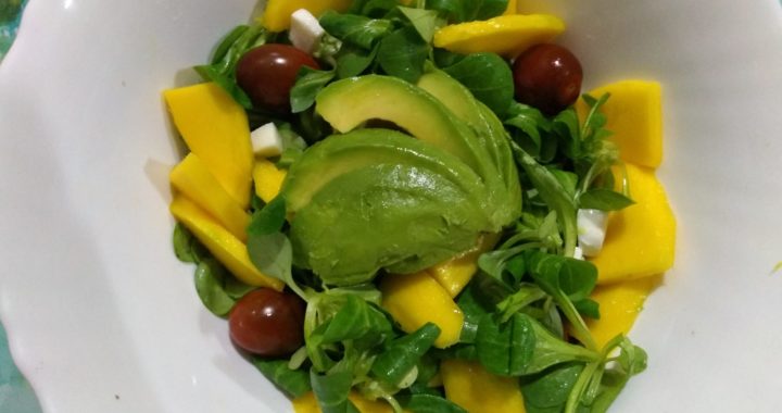 La ensalada de los reyes con mango y aguacate