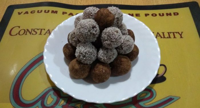 Trufas tramposas de dátil y coco