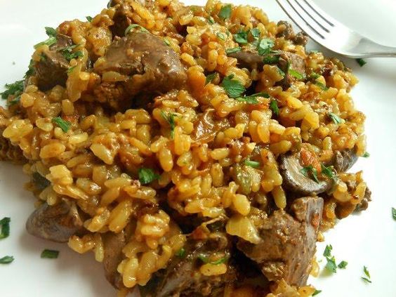 Arroz con higaditos.