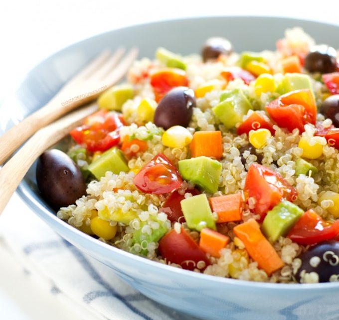 Ensalada de quinoa con aguacate