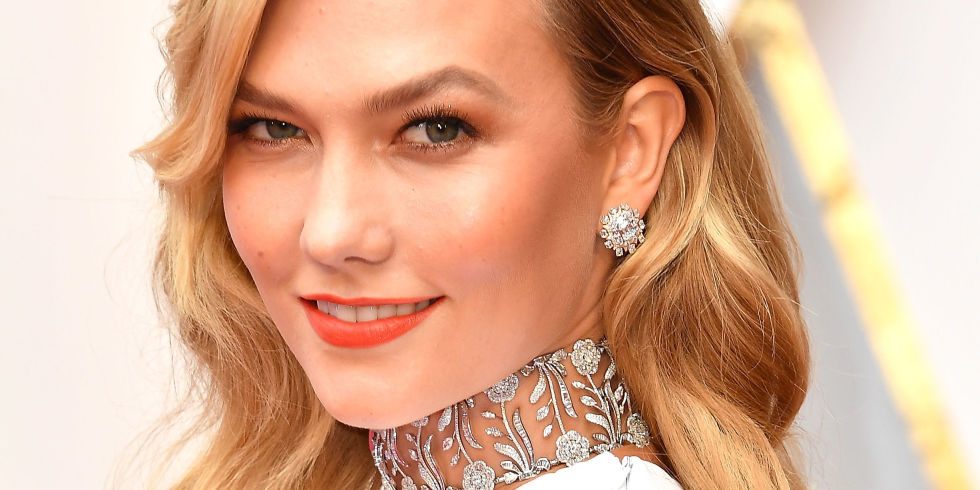 Karlie Kloss sabe sacar partido a su boca con un buen pintalabios