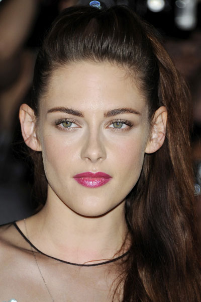 Kristen Stewar con gloss rosa brillante, aumenta el volumen de sus labios