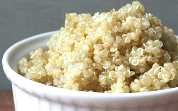 Quinoa cocida para ensaladas.