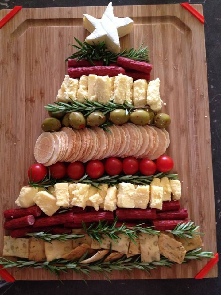 Tabla de entrantes en forma de árbol de Navidad. No engordar en Navidad ¡misión imposible!