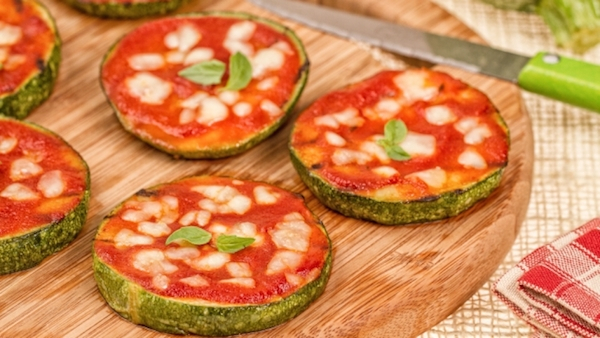 Minipizzas con tomate y poco queso