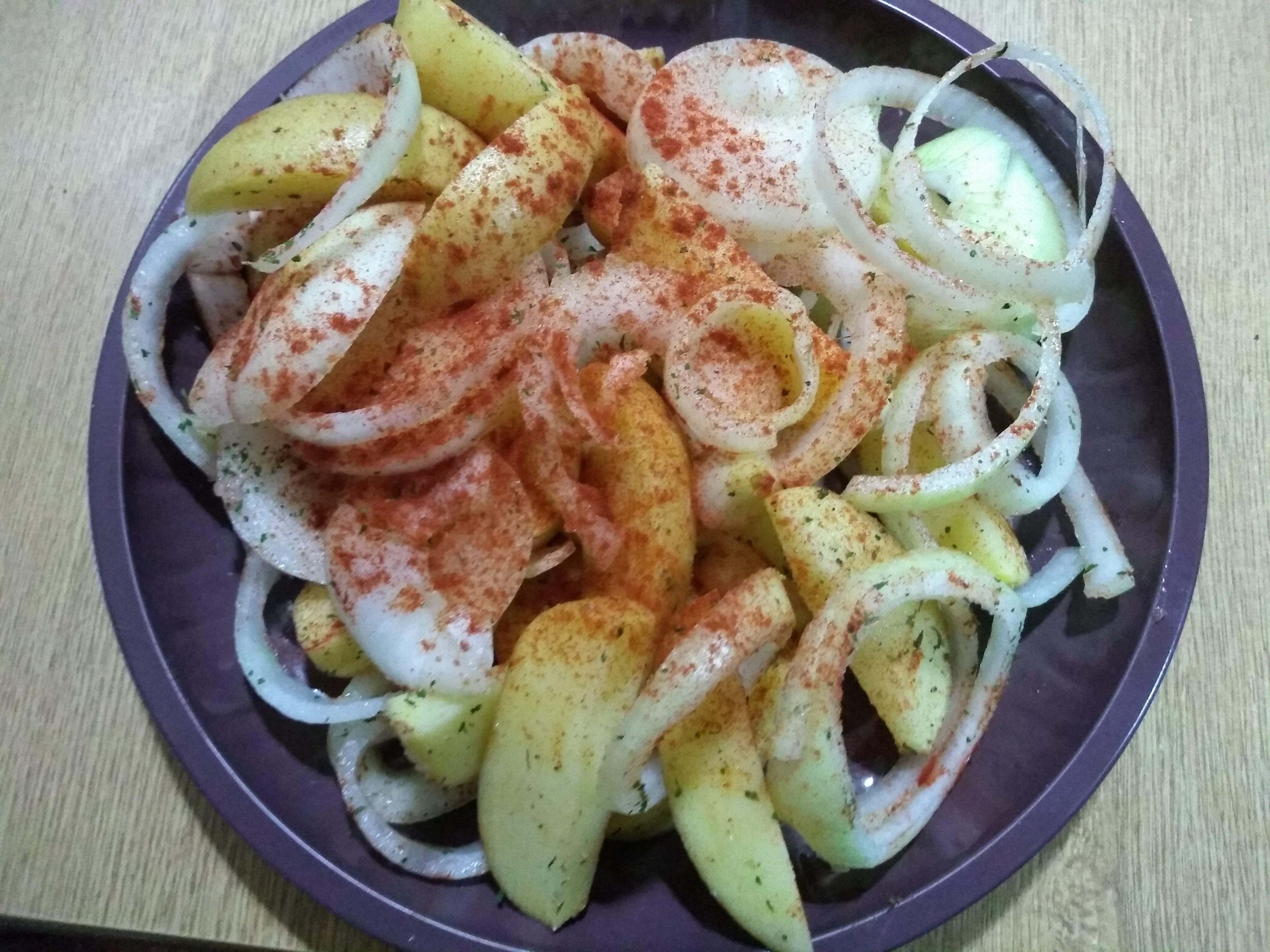 Cebolla y patata adobada para el pollo asado