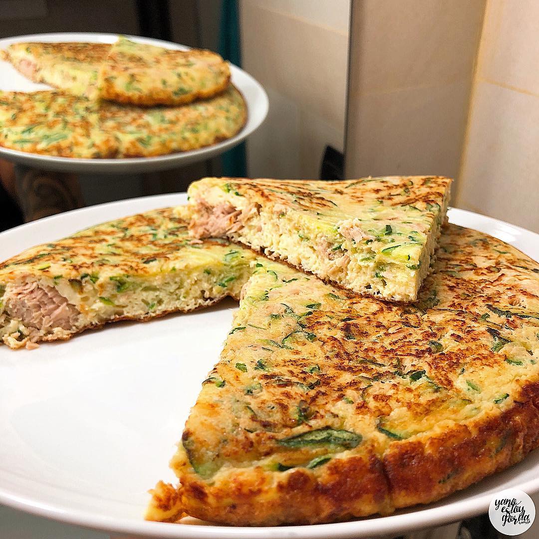 Tortilla de calabacín y atún