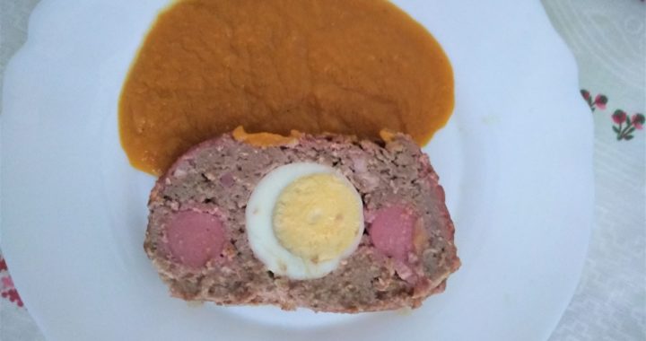 Rollo de carne picada relleno en Reyes