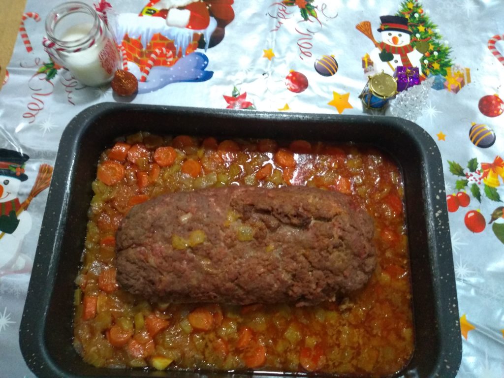 Rollo de carne picada relleno en Reyes