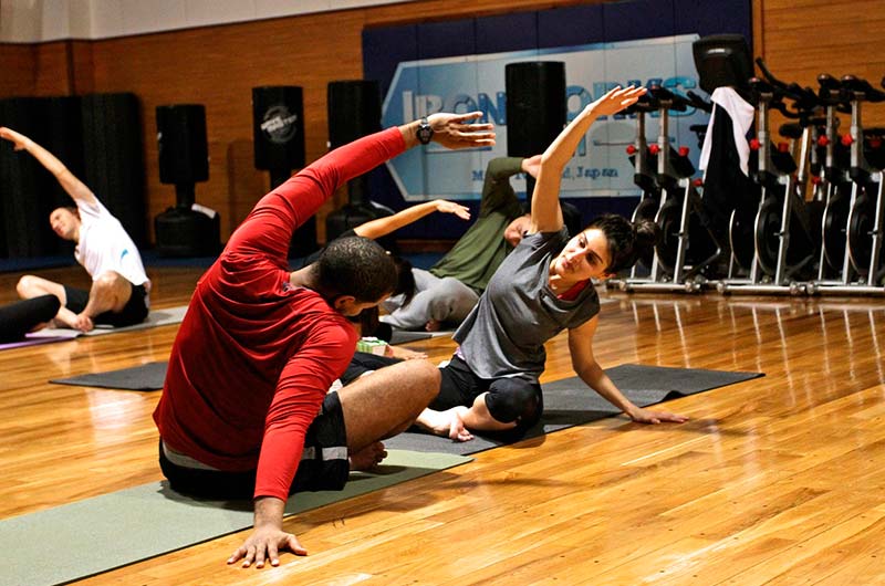 Clase de Bodycombat y yoga impresionante