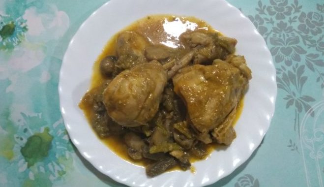 Pollo en salsa con champiñones y trigueros