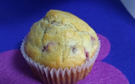 Muffins de frambuesas sin azúcar superesponjosos